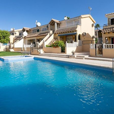 Heads 2 Holiday Homes Apartment Villamartin  Bagian luar foto