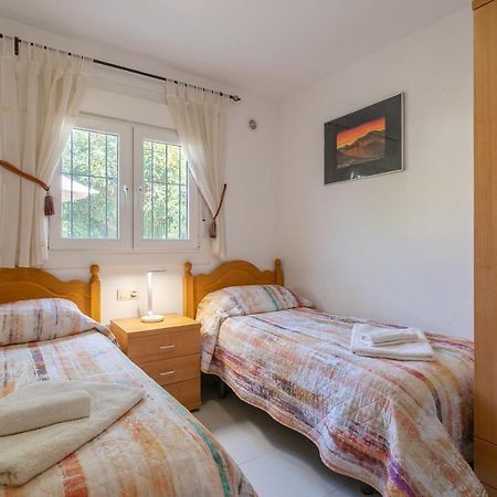 Heads 2 Holiday Homes Apartment Villamartin  Bagian luar foto