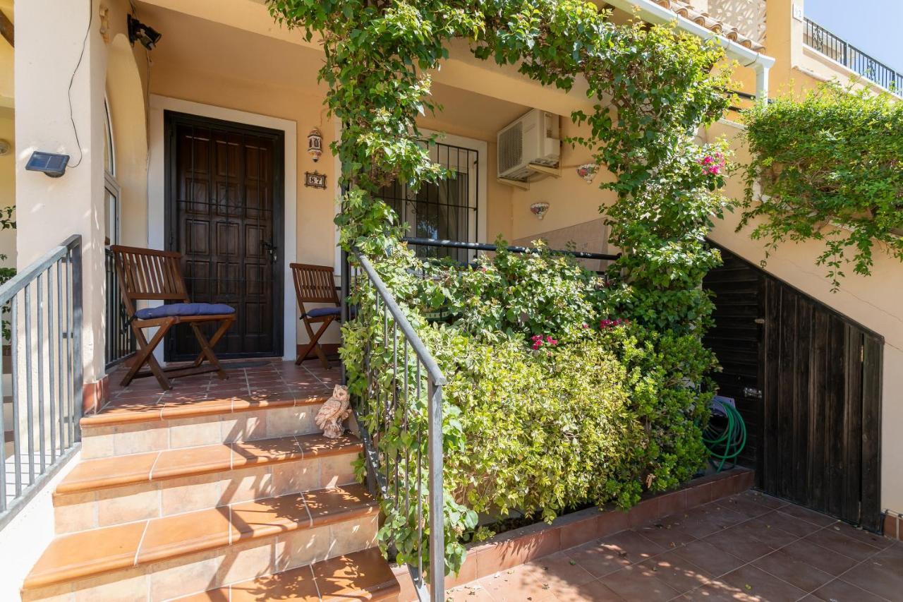Heads 2 Holiday Homes Apartment Villamartin  Bagian luar foto
