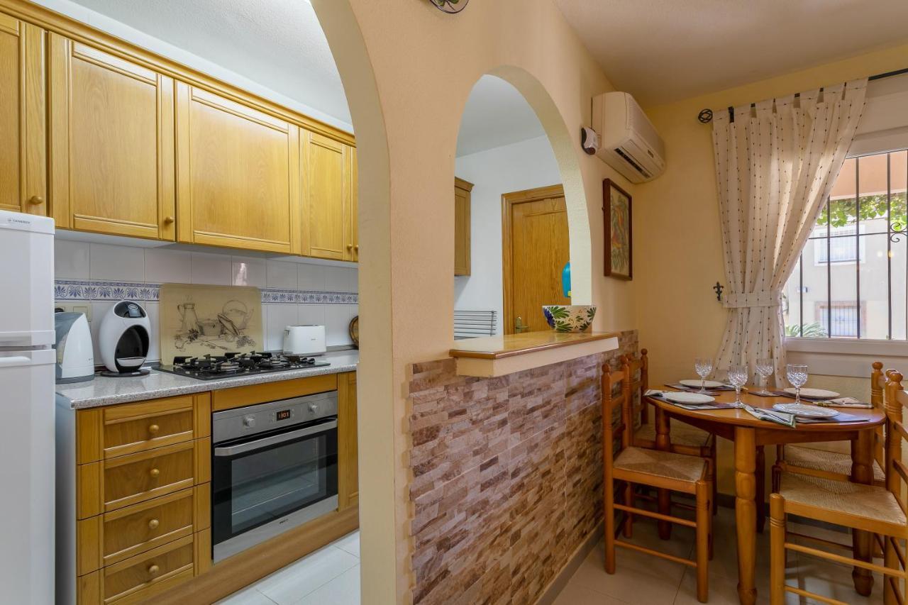 Heads 2 Holiday Homes Apartment Villamartin  Bagian luar foto