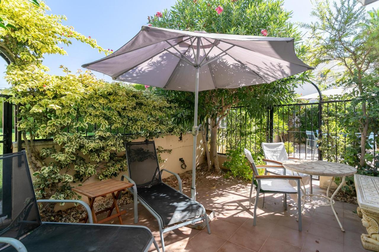 Heads 2 Holiday Homes Apartment Villamartin  Bagian luar foto
