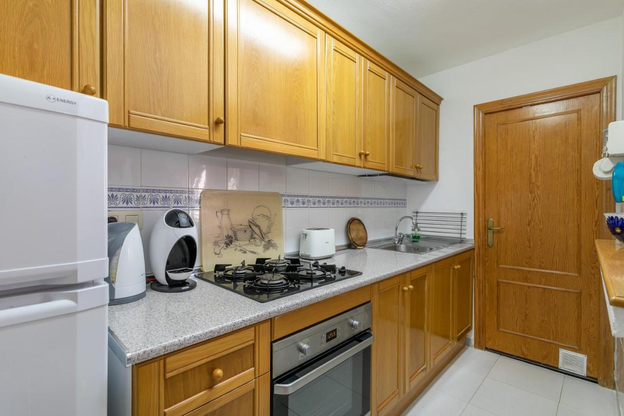 Heads 2 Holiday Homes Apartment Villamartin  Bagian luar foto