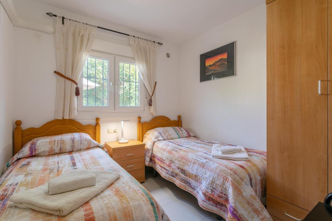 Heads 2 Holiday Homes Apartment Villamartin  Bagian luar foto