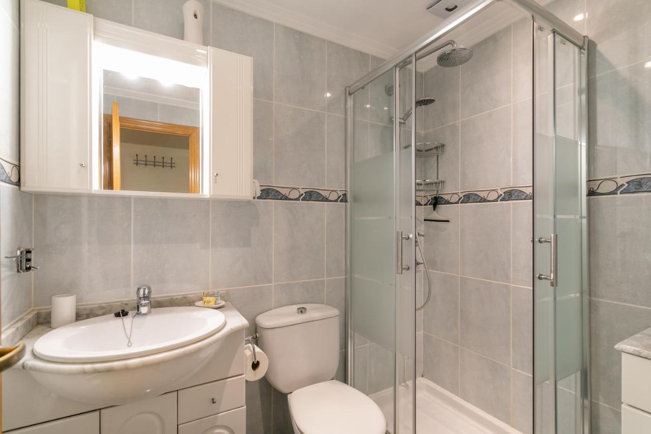 Heads 2 Holiday Homes Apartment Villamartin  Bagian luar foto