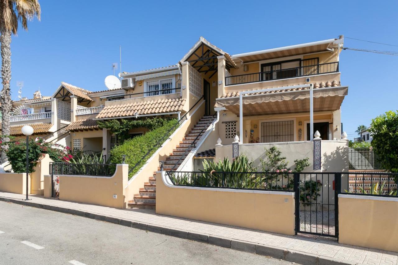 Heads 2 Holiday Homes Apartment Villamartin  Bagian luar foto