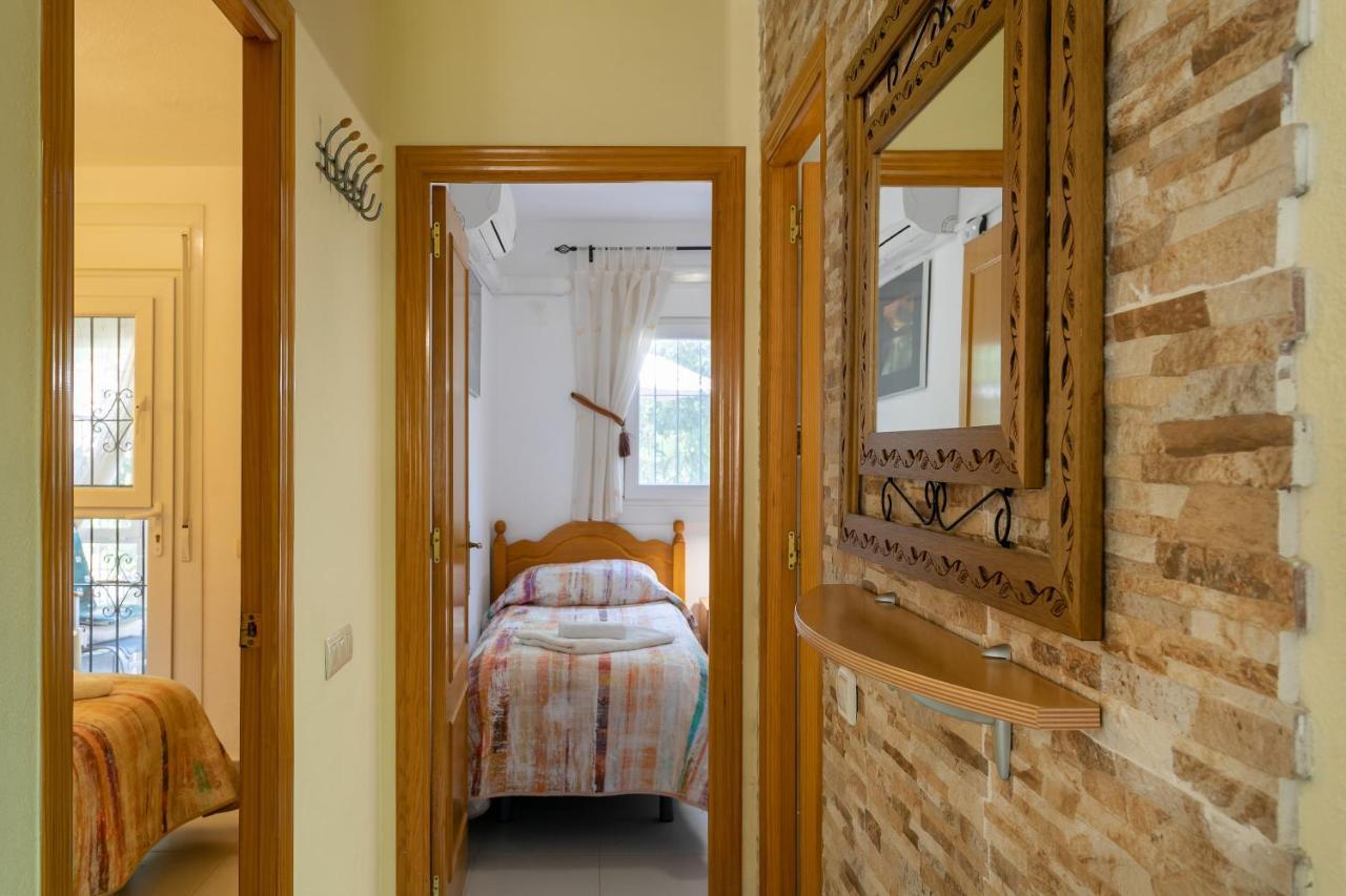 Heads 2 Holiday Homes Apartment Villamartin  Bagian luar foto