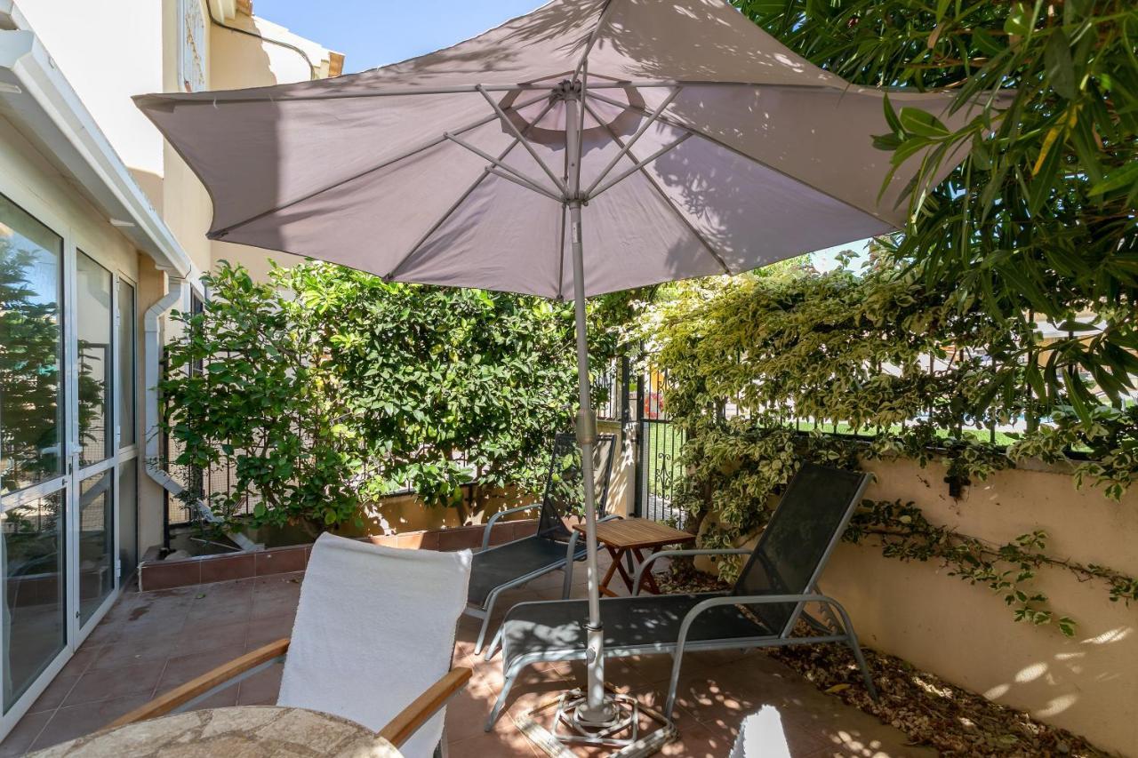 Heads 2 Holiday Homes Apartment Villamartin  Bagian luar foto
