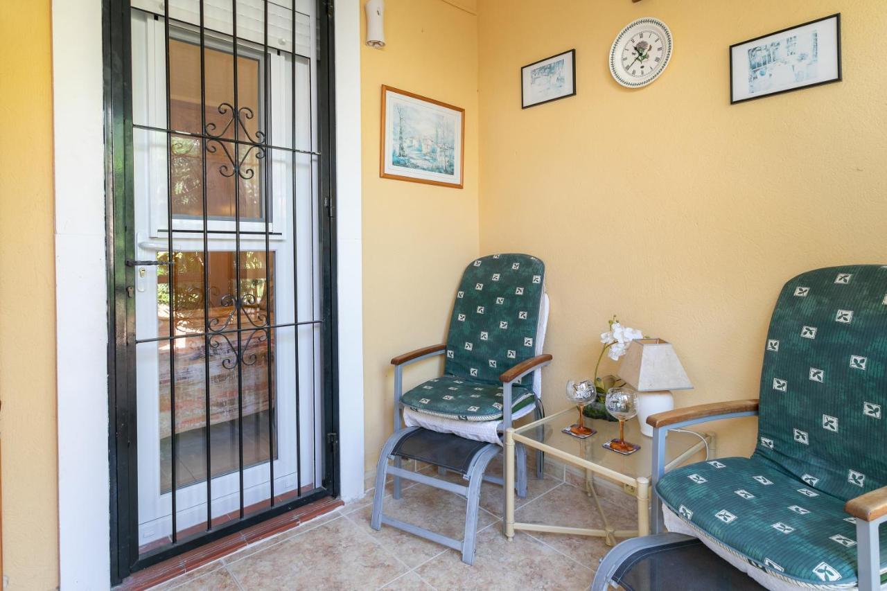 Heads 2 Holiday Homes Apartment Villamartin  Bagian luar foto
