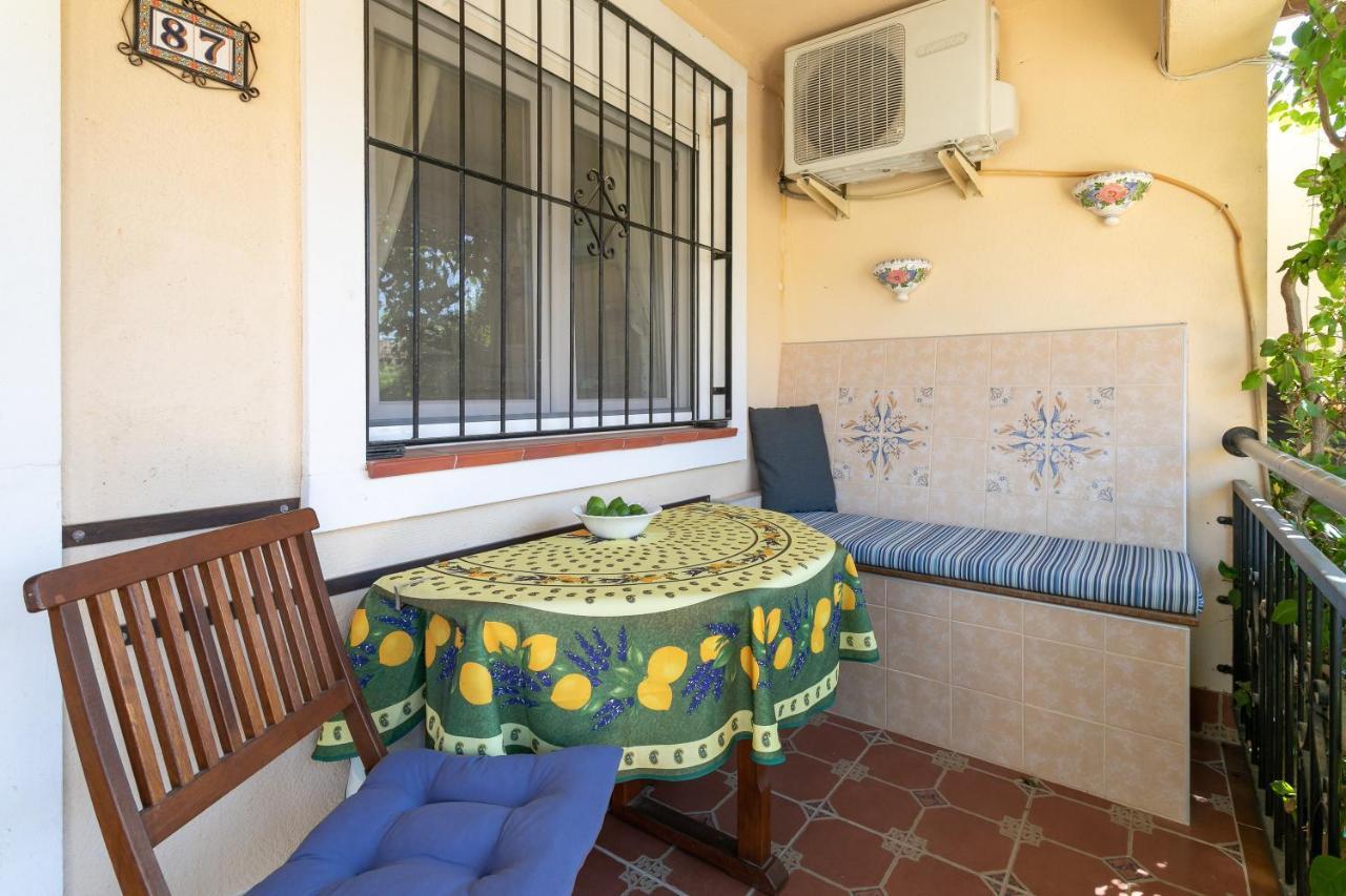 Heads 2 Holiday Homes Apartment Villamartin  Bagian luar foto